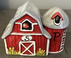Blue Sky Clayworks RED BARN & SILO Salz & Pfefferstreuer Neu im Karton - Bild 1 von 7