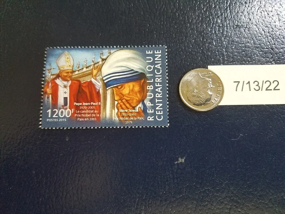 Sello perforado Papa Juan Pablo II Madre Teresa 2015 República Centrafracán Foto 1 de 1