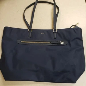 DKNY "Casey" Navy Microfaser/Kunstleder große Beuteltasche Tasche Handtasche - Bild 1 von 6