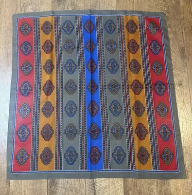 Bufanda cuadrada textil a rayas de colección hecha en Italia 30x30 Foto 1 de 4