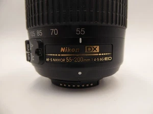 NIKON DX AF-S Nikkor 55-200mm Zoom Lens 1:4-5.6G ED + filter + f cap also clear - Picture 1 of 7