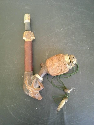 PIPE EN BOIS SCULPTE ANCIENNE - Photo 1/4