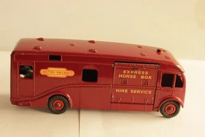 Dinky Super Toys 981 Horse Box British Railways with 2 Horses - Picture 1 of 10