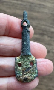 MEDIEVAL. SIGLO 14. FINAL DE CORREA DE BRONCE DORADO QUE DATA DE LA DÉCADA DE 1300. - Imagen 1 de 2