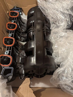 Intake Manifold For Ford Crown Victoria Grand Marquis w/Gaskets & Thermost - Image 1 of 4