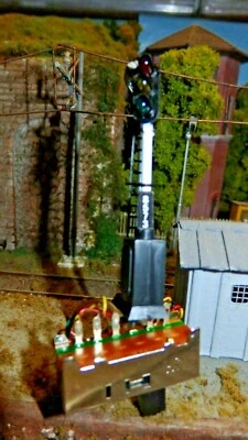 MODEL POWER NO. 8573 Segnale Ferroviario tipo FS a 3 luci  N 1:160 - Immagine 1 di 4