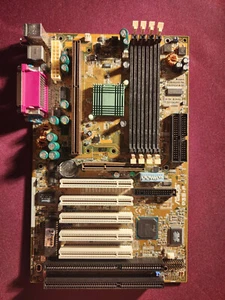 Asus P3B-F Rev 1.03 Slot 1 PC Motherboard - New (I Think) & UNTESTED - Afbeelding 1 van 4