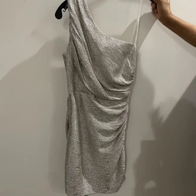 ABS металлический серебро одно плечо платье размер 0 слегка б/у - Изображение 1 из 3