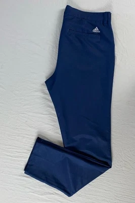 Calça de golfe Adidas estilo jeans frente plana cintura flexível microfibra. Marinha, 32X31. ESTADO PERFEITO - Imagem 1 de 4