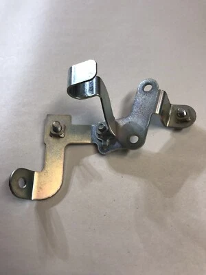 YAMAHA FZ6R 2009-2017 SOPORTE TANQUE RESERVA PARTE # 20S-21228-00-00 Foto 1 de 4