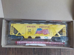 Menards #279-3874 (UP) Union Pacific Flag #4391 Covered Hopper Car O Gauge NIB - Picture 1 of 3