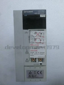 1PCS Gebraucht Mitsubishi Drive MR-J2-100C-S100 Geprüft Pin Guter Zustand - Bild 1 von 2