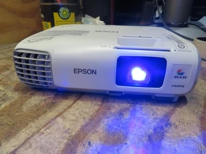 Epson PowerLite X27 LCD Projector H692A TESTED 1193 HOURS - Photo 1/5