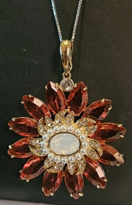 Colgante de flor de cristal y vidrio Heidi Daus con cadena de caja de plata de ley de 24" Foto 1 de 3