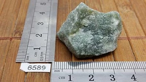 QUARTZ VERT pierre brute mineraux lithotherapie esoterisme collection reiki brut - Picture 1 of 1