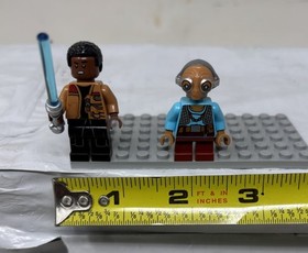LEGO STAR WARS Two Minifigure Lot 1. Maz Kanata  75139 sw0703 & 2. Finn sw0676