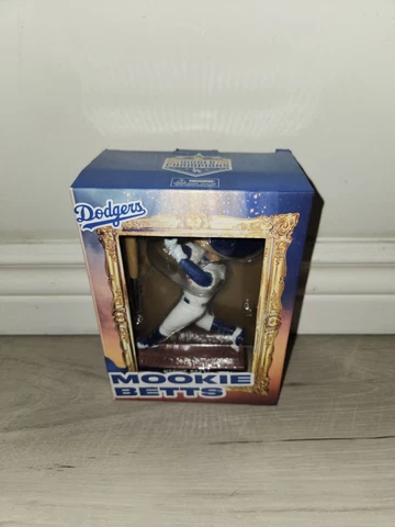 MOOKIE BETTS BOBBLEHEAD DODGERS STADIUM SGA 08/30/2021 LOS ANGELES DODGERS Cover