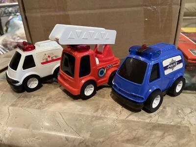 Retroceso de plástico, luz de batería, camión de bomberos genérico, ambulancia, furgoneta de policía juguete Foto 1 de 4