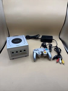 Nintendo DOL-001 Japan Gamecube Silver Home Console + Controller + Cables - Picture 1 of 20