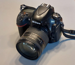 Nikon D800 mit Objektiv 24-85mm +Zubehör-Paket