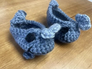 Handmade Crochet Blue Whales Baby Slippers 0-3 Months SUPER CUTE D4 - Picture 1 of 3