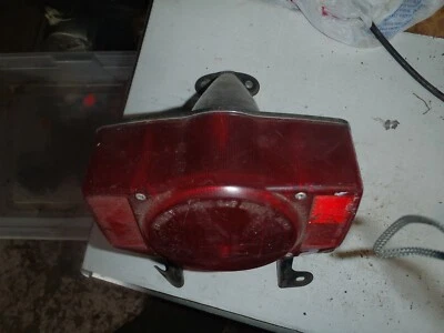 1972 Honda CL175 CB175 H1605> Suporte de lente de freio traseiro - Imagem 1 de 4