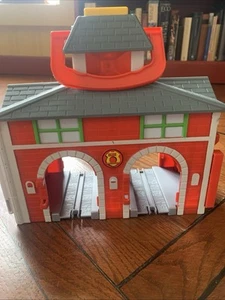 2007 THOMAS Friends Train SODOR RESCUE STATION 3 Doors Are Not There Look At Pic - Picture 1 of 4