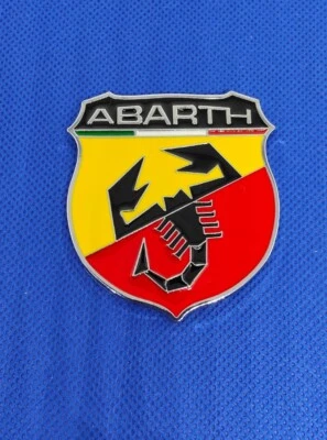 Logo/adhésif/Emblème en métal Pour FIAT et 500 ABARTH 6X5.5cm. Neuf.