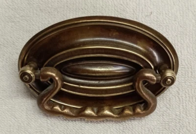 ANTIQUE STAMPED BRASS OVAL BACKPLATE,CAST BRASS HANDLE, DRAWER OR DOOR PULL - Image 1 of 4
