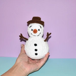 Juguete muñeco de nieve artista hecho a mano ganchillo Navidad amigurumi peluche suave tejido juguete - Imagen 1 de 5