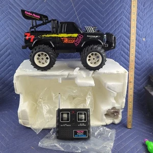 Vintage Radio Shack 4x4 Off Roader Radio Controlled V8 Wild 77 RC Truck 60-4046 - Picture 1 of 10