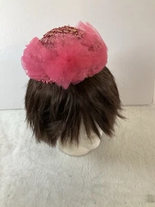 Ladies Vintage 1960's Pink Woven Pill Box Hat W Tulle Fascinator - Picture 1 of 8