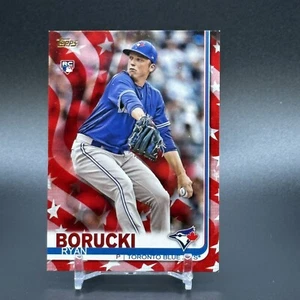 2019 Topps Independence Day #'d /76 Ryan Borucki RC #246 - Blue Jays Rookie - Foto 1 di 3