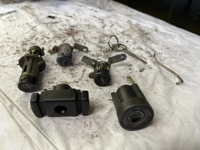 Dodge Stealth 1990-1996 juego de cerraduras guantera cilindro de encendido 2 puertas maletero llave S2 Foto 1 de 4