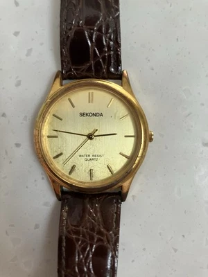 Elegant Sekonda 03429 Quartz Gents Leather Watch -34mm For Refurbishment - Image 1 of 4
