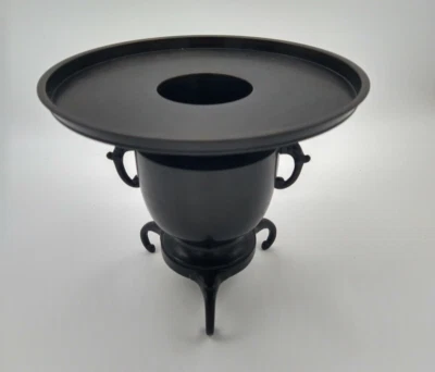 Antiguo recipiente japonés de bronce Usabata para organizar flores, negro Foto 1 de 4