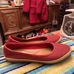 Clarks Collection Women’s Red Leather-like Mesh Flats Slip-on Shoes Size 8.5 - Picture 1 of 10