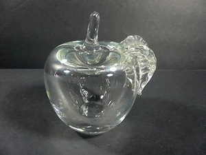 Vintage Apple Clear Glass Paperweight Figurine - Signed ACC - Picture 1 of 5