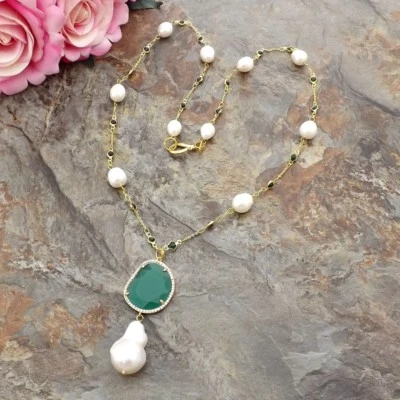 Collar de cadena de cristal verde perla de arroz blanco colgante de perlas Keshi Foto 1 de 4