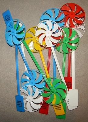 3 molinillos vintage con "Jesús hace girar el mundo" (10 1/2" de largo) nuevos Foto 1 de 2