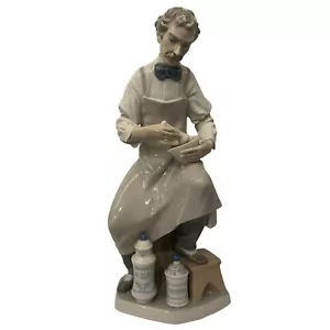 LLADRO #4844 The Pharmacist Glazed Porcelain Figurine 12.5" MISSING THUMB - Picture 1 of 9