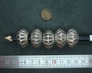 26mm Lot 5 Perles Ethnique Métal Argenté Collier Vintage Ethnic Beads Necklace - Imagen 1 de 3