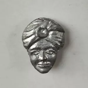 1928 DOWST Cracker Jack Preis Spielzeug Mann mit Turban um Kopf Nieten Revers Knopf - Bild 1 von 2