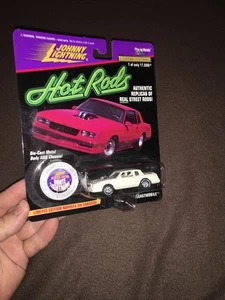 White Lightning Beastmobile 1986 Chevy Monte Carlo Maßstab 1:64 Diecast von JL - Bild 1 von 10