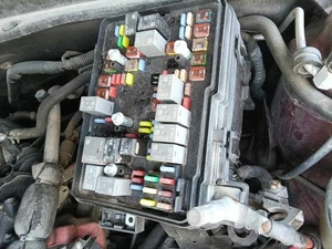 CAJA DE FUSIBLES MOTOR CHEVY EQUINOX 11 12 - Imagen 1 de 1
