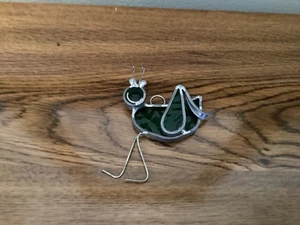 Buntglas Heuschrecke Sonnenfänger 3” x 3,5” lang, grün - Bild 1 von 3