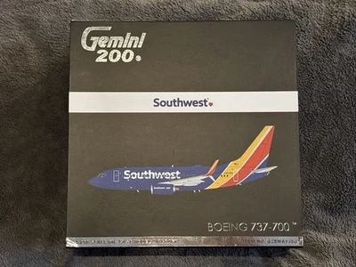 Gemini Jets 1:200 Southwest Airlines Boeing 737-700 ( Read Description) - Image 1 of 4