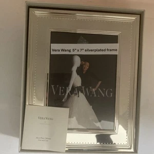 Vera Wang 5 x 7 silver plated frame - Picture 1 of 2