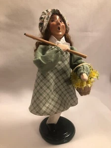 Byers Choice~ Caroler Spring Girl With Flower Basket~ “2004” Figure - Bild 1 von 7