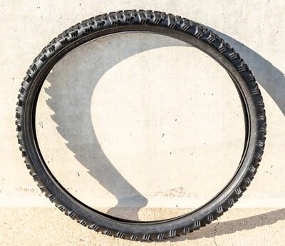 Pneu Vintage Tioga Psycho TT 26 x 1.95 Orphan Single MTB ATB - parede preta - Imagem 1 de 4